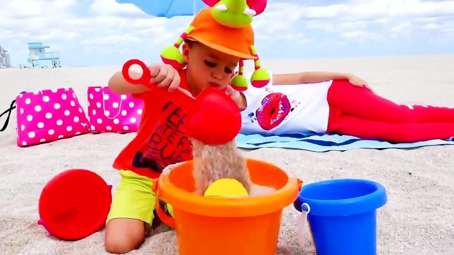 داستان های ولاد و نیکی Vlad and Niki - قسمت 88 - بازی ولاد و مامان کنار دریا